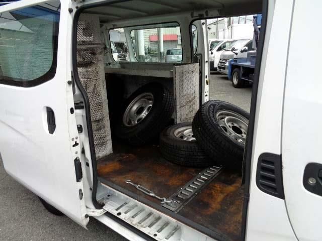 NISSAN NV350 CARAVAN 4WD 2017 Image 31