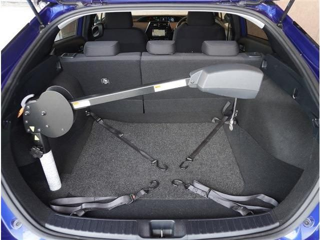 TOYOTA PRIUS 2017 Image 31