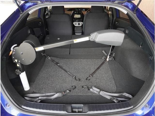 TOYOTA PRIUS 2017 Image 31