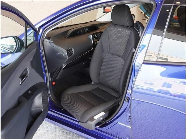 TOYOTA PRIUS 2017 Image 31