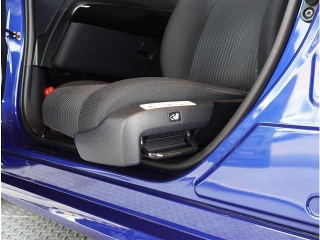 TOYOTA PRIUS 2017 Image 31