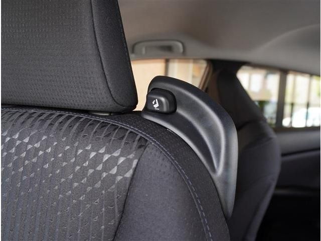 TOYOTA PRIUS 2017 Image 31