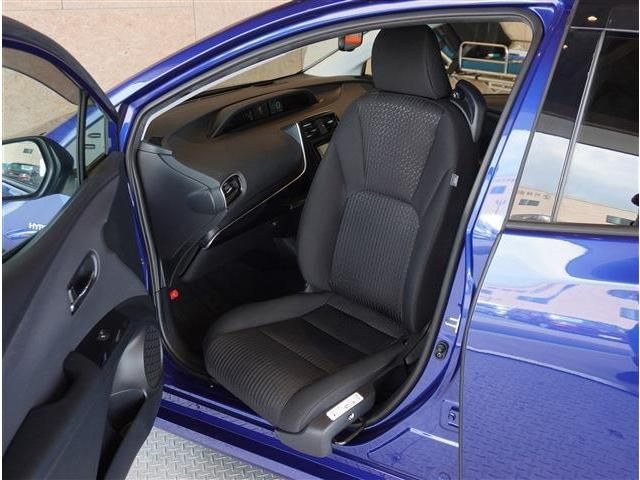 TOYOTA PRIUS 2017 Image 31