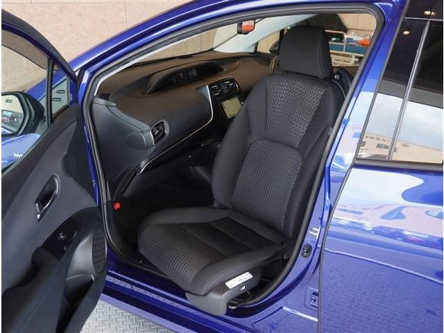 TOYOTA PRIUS 2017 Image 31