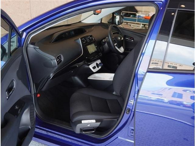 TOYOTA PRIUS 2017 Image 31