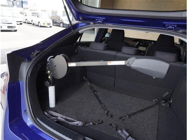 TOYOTA PRIUS 2017 Image 31