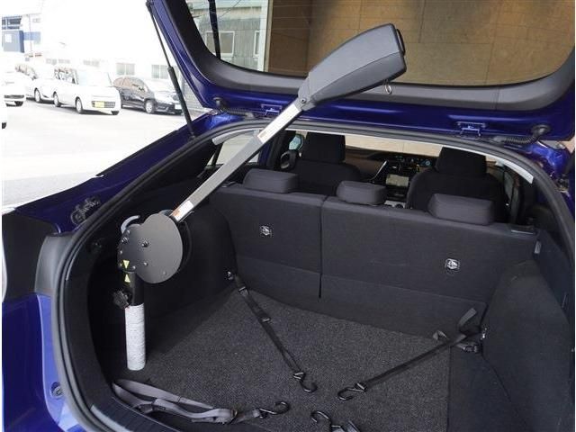 TOYOTA PRIUS 2017 Image 31