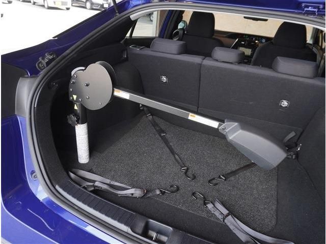 TOYOTA PRIUS 2017 Image 31