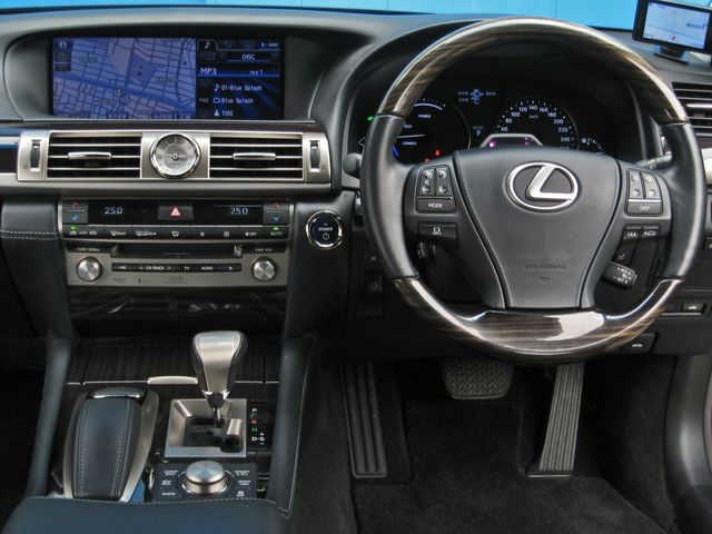 TOYOTA LEXUS LS600HL 2012 Image 31