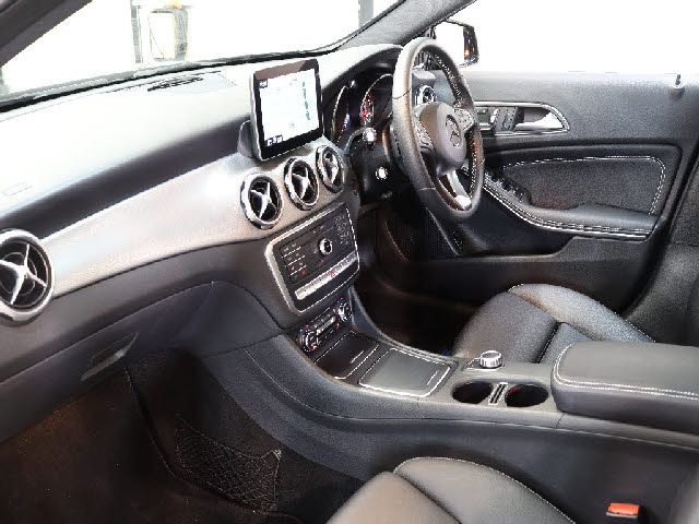 MERCEDES BENZ GLA CL 2018 Image 31