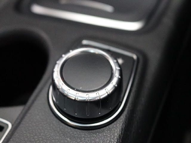 MERCEDES BENZ GLA CL 2018 Image 31