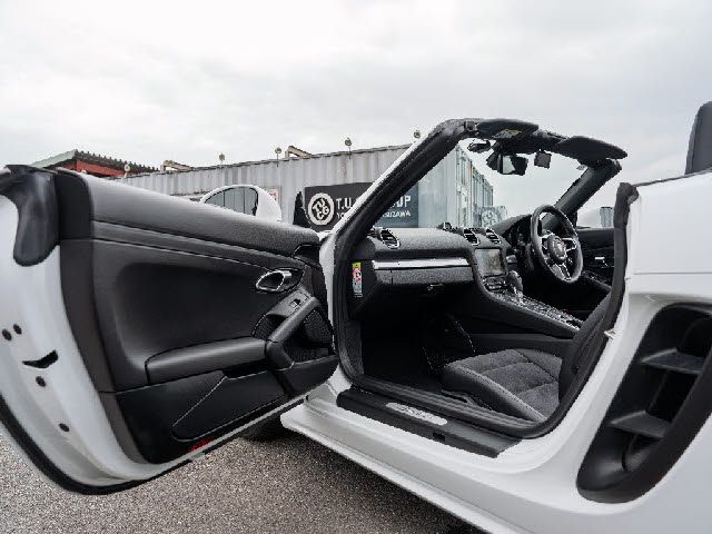 PORSCHE 718BOXSTER 2017 Image 31