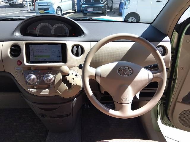 TOYOTA SIENTA 2012 Image 31