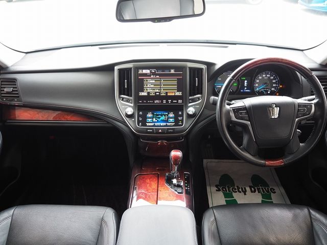 TOYOTA CROWN MAJESTA HYBRID 2014 Image 31