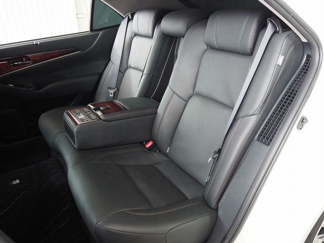 TOYOTA CROWN MAJESTA HYBRID 2014 Image 31