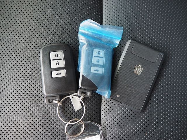 TOYOTA CROWN MAJESTA HYBRID 2014 Image 31