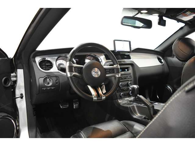 FORD MUSTANG 2012 Image 31