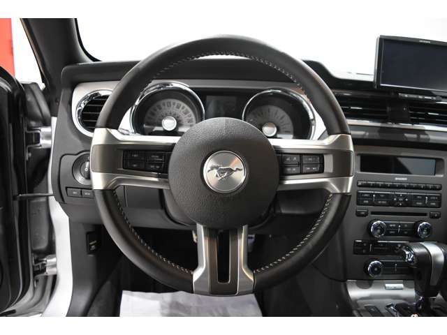 FORD MUSTANG 2012 Image 31