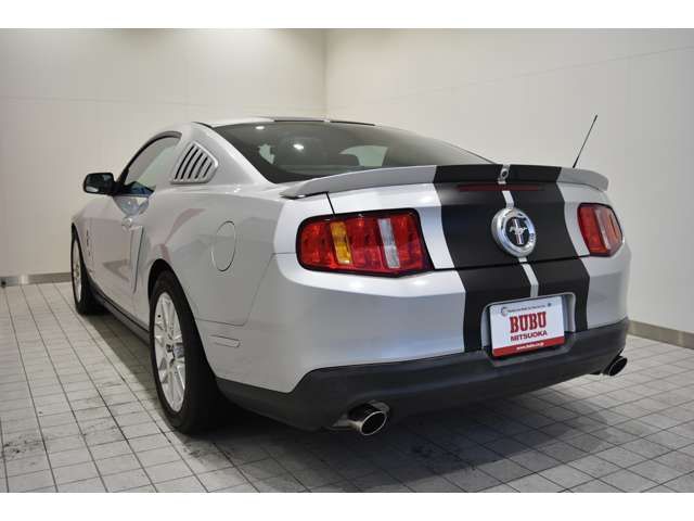 FORD MUSTANG 2012 Image 31