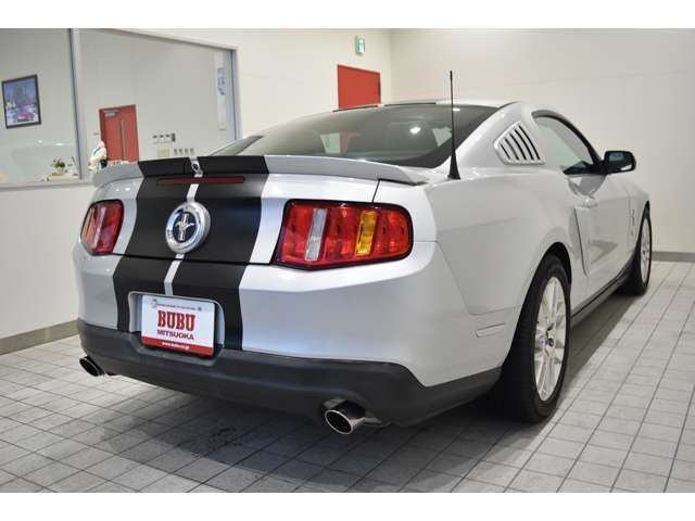 FORD MUSTANG 2012 Image 31