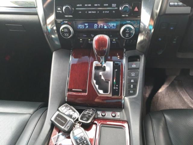 TOYOTA ALPHARD HYBRID 4WD 2017 Image 31