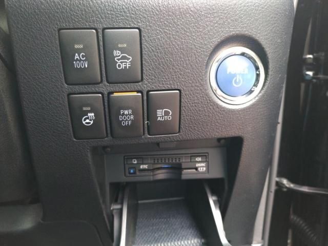 TOYOTA ALPHARD HYBRID 4WD 2017 Image 31