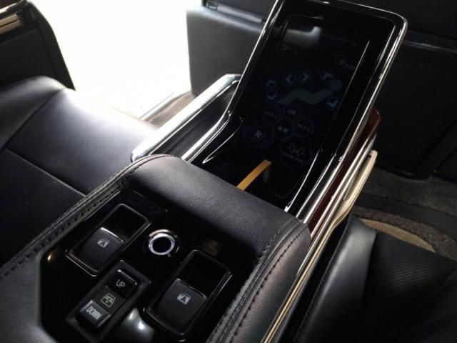 TOYOTA ALPHARD HYBRID 4WD 2017 Image 31