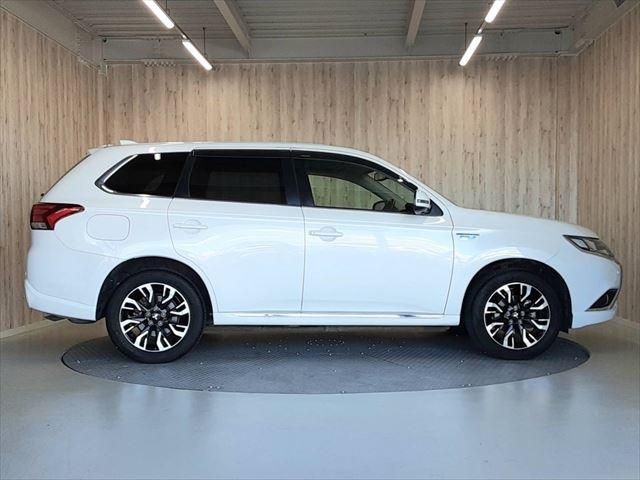 MITSUBISHI OUTLANDER PHEV 2015 Image 31
