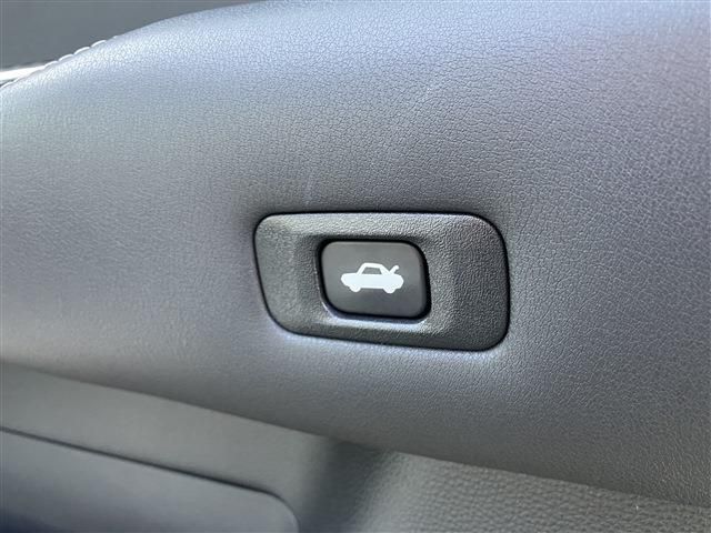 TOYOTA CROWN SEDAN HYBRID 2018 Image 31