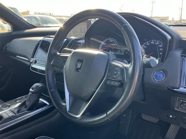 TOYOTA CROWN SEDAN HYBRID 2018 Image 31