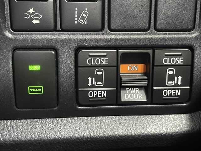 TOYOTA VOXY 2018 Image 31