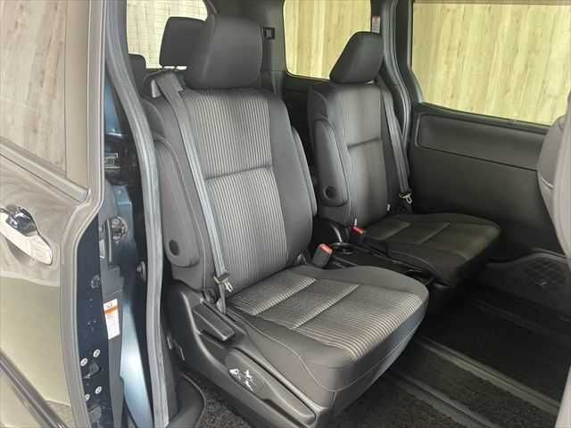 TOYOTA VOXY 2018 Image 31