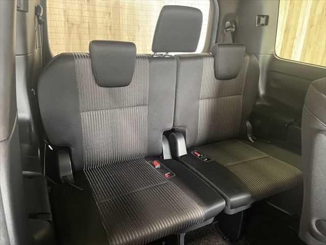 TOYOTA VOXY 2018 Image 31