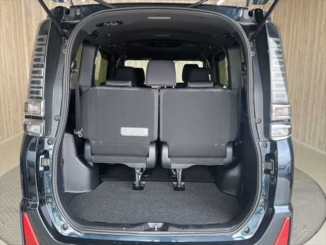 TOYOTA VOXY 2018 Image 31