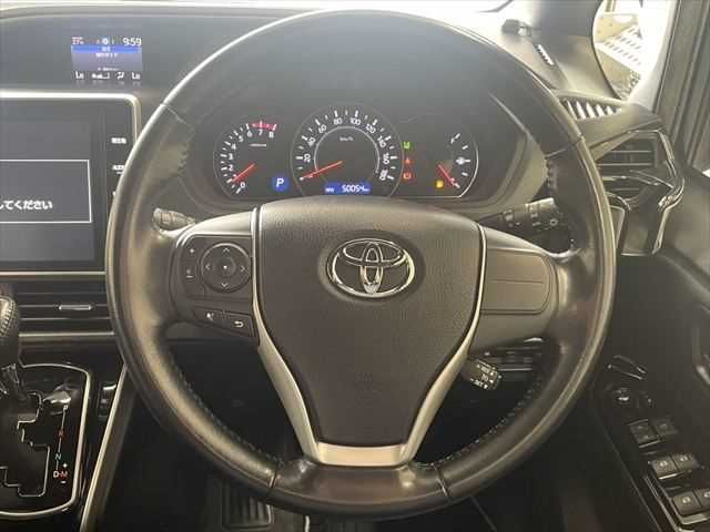 TOYOTA VOXY 2018 Image 31