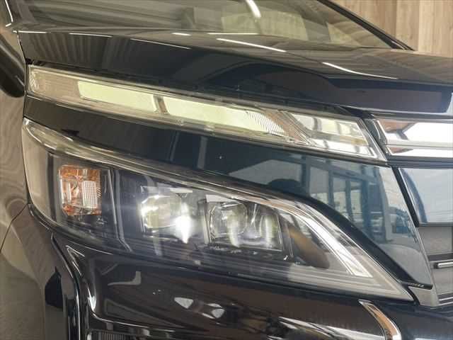 TOYOTA VOXY 2018 Image 31