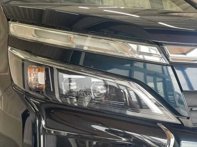 TOYOTA VOXY 2018 Image 31