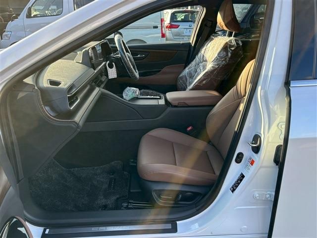 TOYOTA CROWN SEDAN HYBRID 2024 Image 31