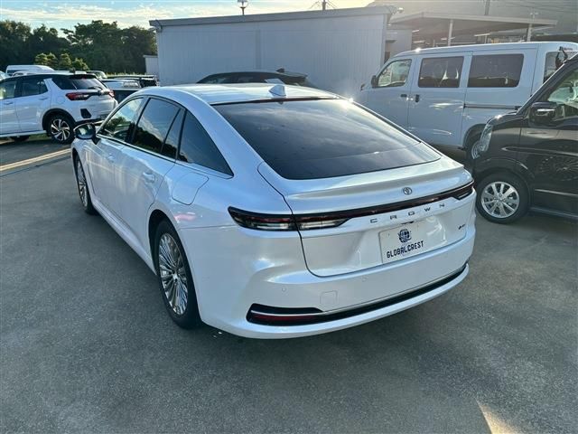 TOYOTA CROWN SEDAN HYBRID 2024 Image 31