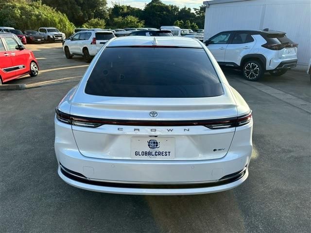 TOYOTA CROWN SEDAN HYBRID 2024 Image 31