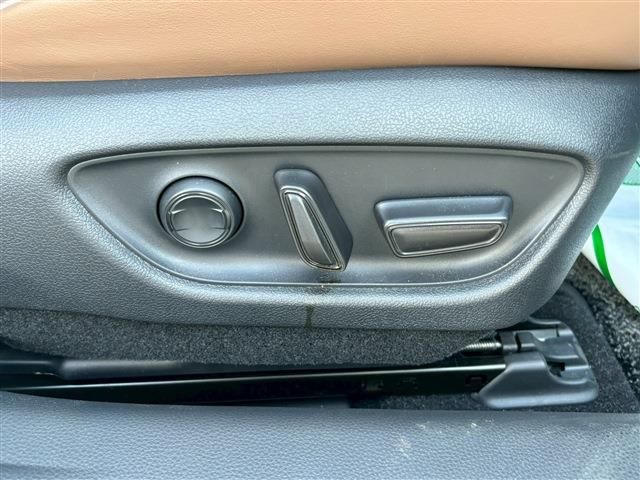 TOYOTA CROWN SEDAN HYBRID 2024 Image 31