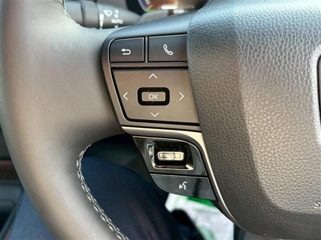 TOYOTA CROWN SEDAN HYBRID 2024 Image 31