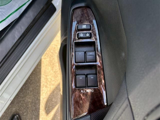 TOYOTA MARK X 2017 Image 31