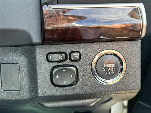 TOYOTA MARK X 2017 Image 31