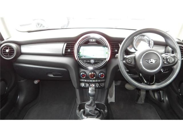 BMW MINI COOPER D 2018 Image 31