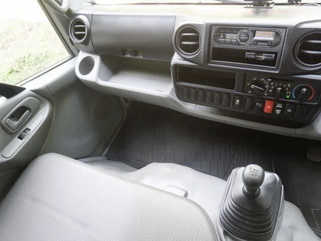 HINO DUTRO 2017 Image 31