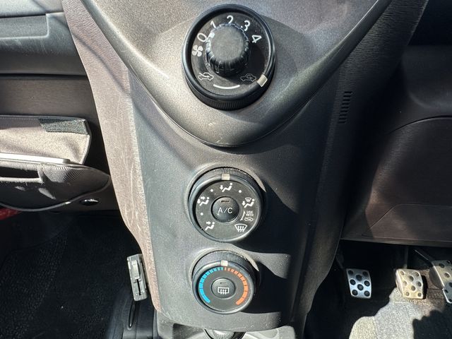 TOYOTA IQ 2010 Image 31