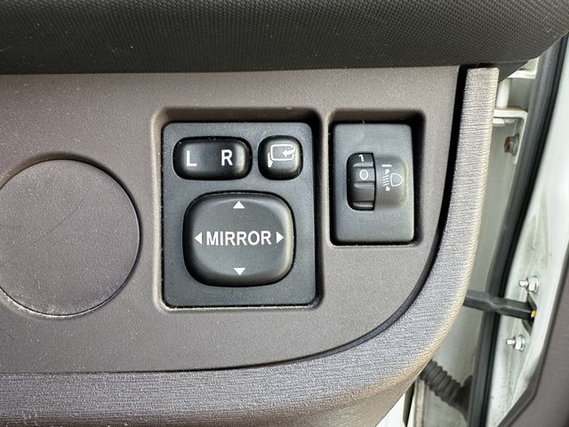 TOYOTA IQ 2010 Image 31