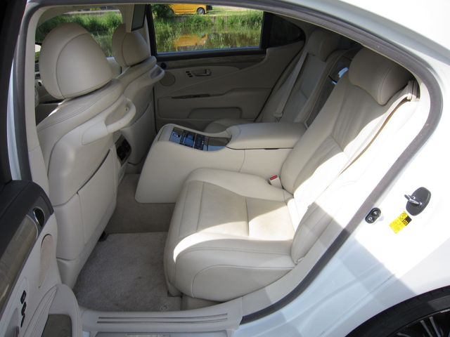 TOYOTA LEXUS LS600HL 2013 Image 31