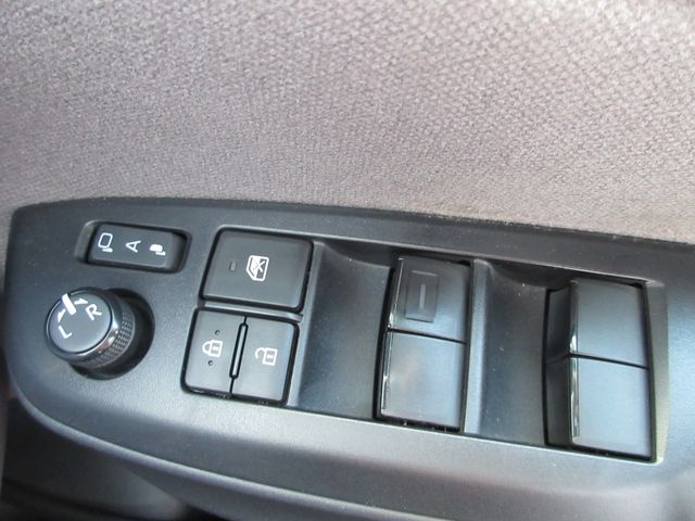 TOYOTA YARIS HYBRID 2020 Image 31